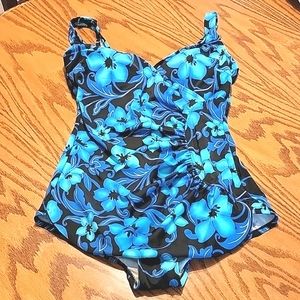 🌺 Maxine of Hollywood women's one-piece swimsuit Sz 16